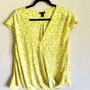 Halogen woman crossover neckline blouse size 1 neon green flowy short sleeve
